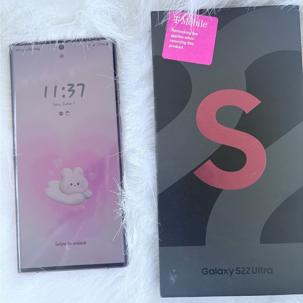 Samsung Galaxy S22 Ultra purple  Premium Smartphone UNLOCKED for ANY carrier.